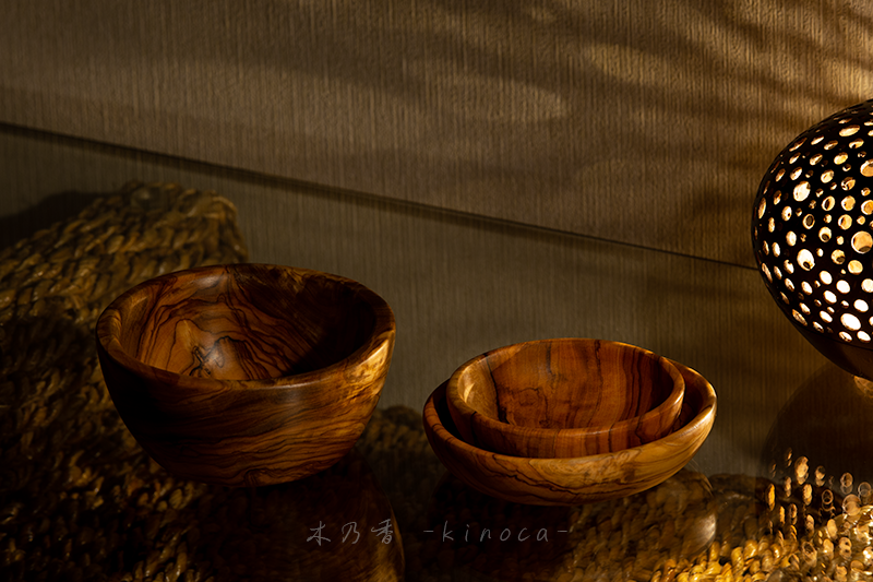 オイルを落として再塗装したオリーブウッドの器