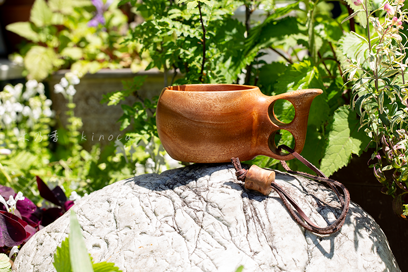 全ての工程を終えて完成したククサ
reshape finished kuksa and goldfield burl wood bead
