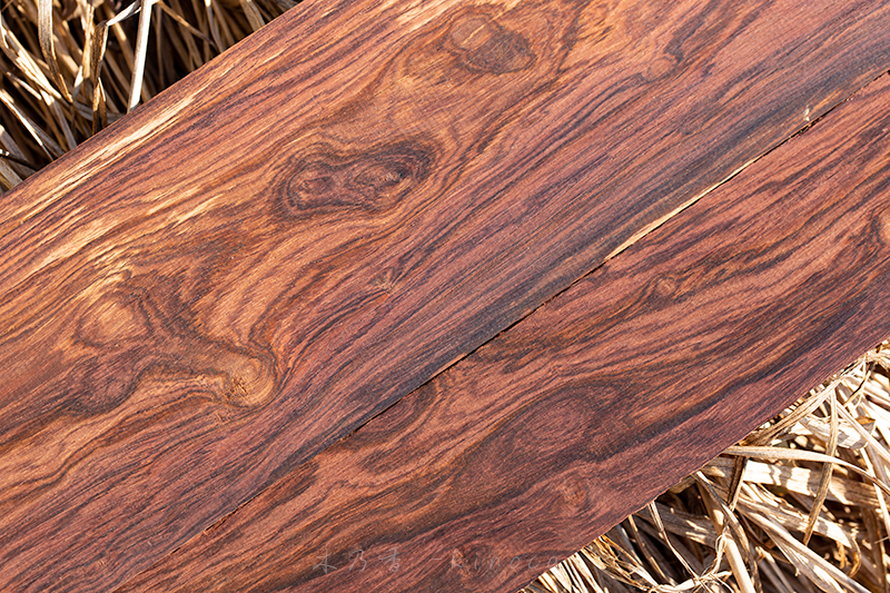 honduras rosewood
ホンジュラスローズウッド
dalbergia stevensonii